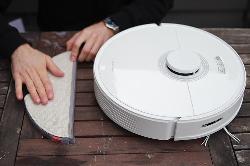 Attaching the water tank and the mop plate with mop cloth to the robot vacuum cleaner.